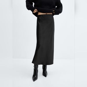 NWT Mango midi satin skirt. Size: M.